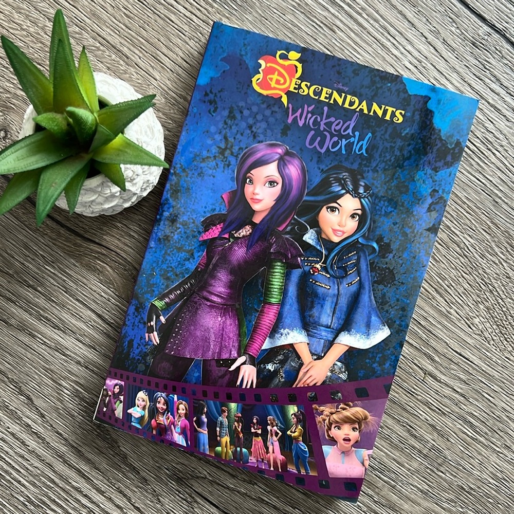 📚 $5/$25 📚 Disney Descendants graphic novel Wicked World 2016 Joe Books